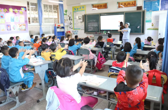 保山安利醫(yī)院為隆陽區(qū)四小、五小、七小、漢莊小學(xué)、永昌小學(xué)開展復(fù)學(xué)疫情防護(hù)知識培訓(xùn)