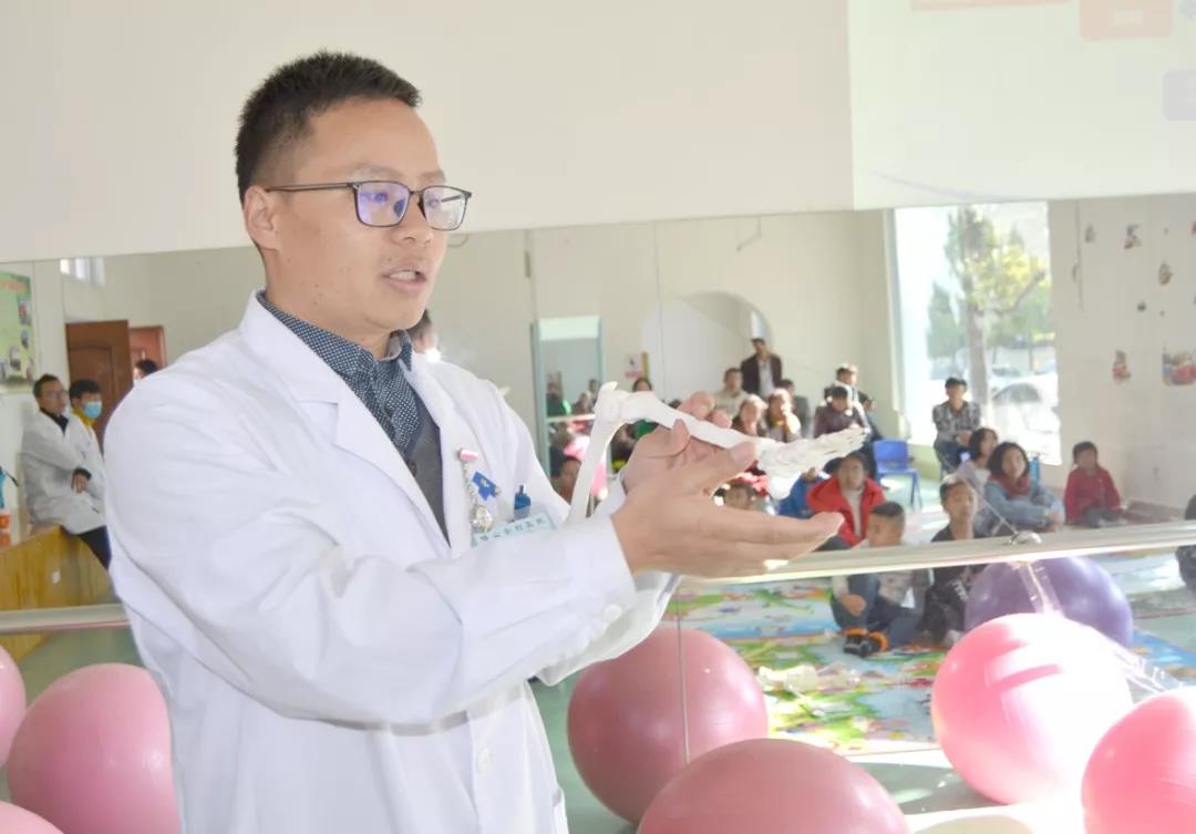 暑期青少年脊柱健康公益課，線上一對一教學(xué)指導(dǎo)！