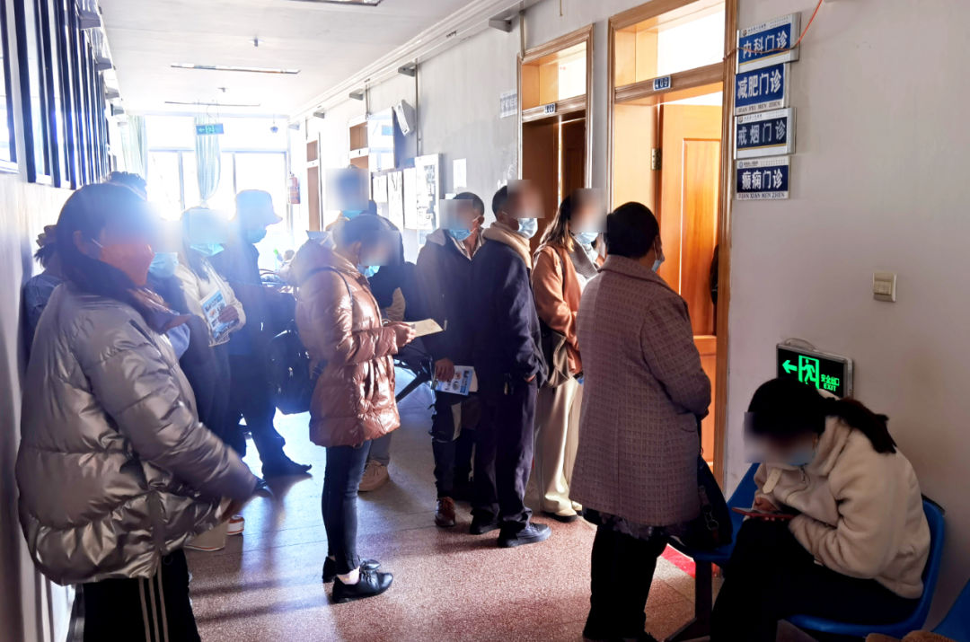 【保山安利醫(yī)院】腫瘤科張穎東主任赴施甸縣人民醫(yī)院開展腫瘤?？谱\、查房