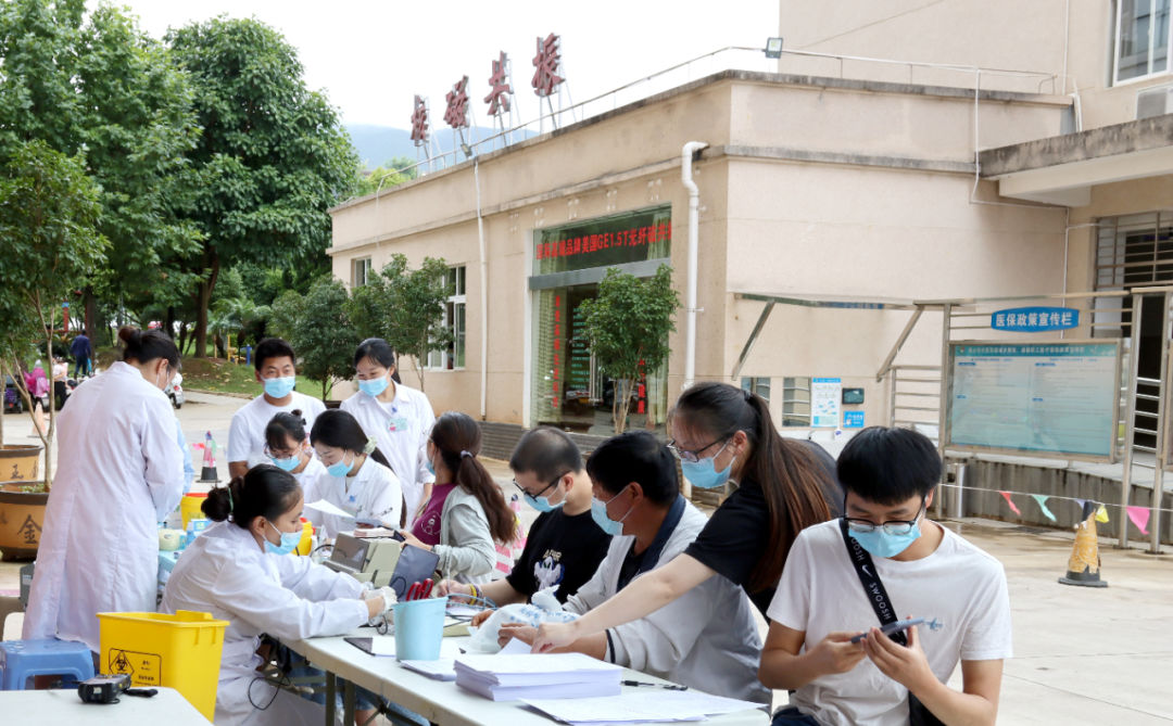 情系于血 愛源于心 ——保山安利醫(yī)院組織義務(wù)獻(xiàn)血活動