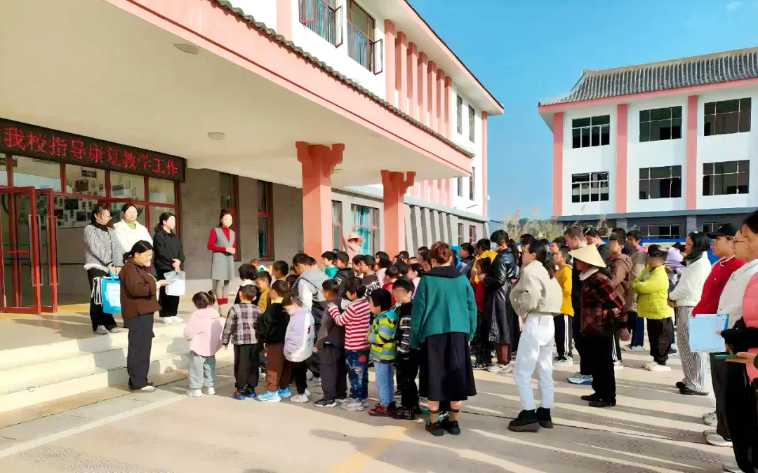 保山安利醫(yī)院攜手施甸縣特殊教育學(xué)校開展醫(yī)康教融合評估活動(dòng)：用愛點(diǎn)亮特殊兒童的成長之光