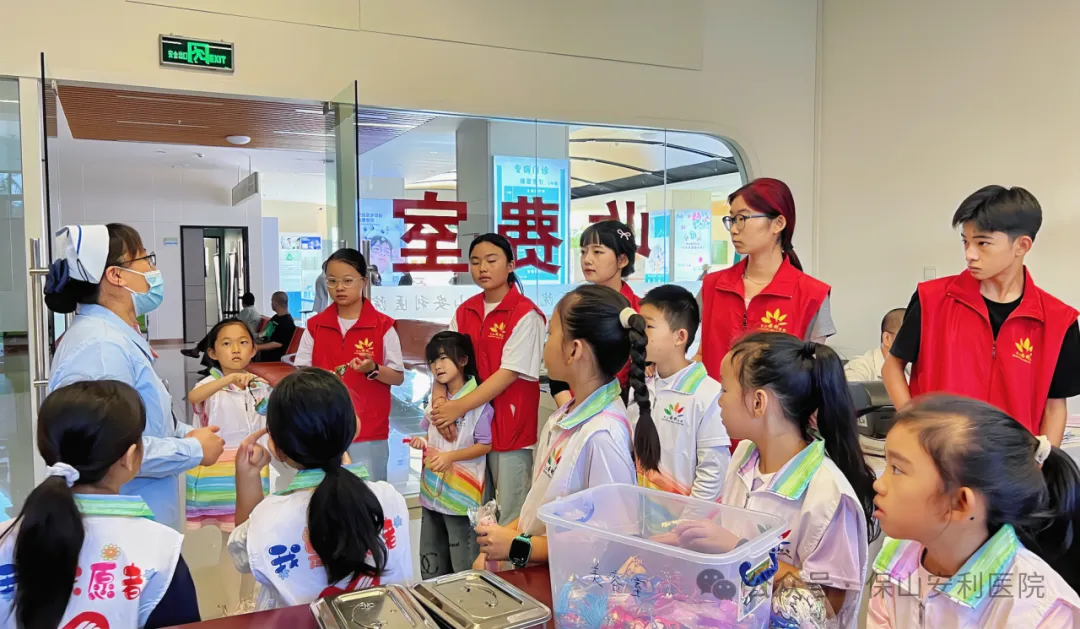 化身小小中醫(yī)師！保山安利醫(yī)院暑期職業(yè)體驗(yàn)，探秘三伏貼的奇妙旅程！
